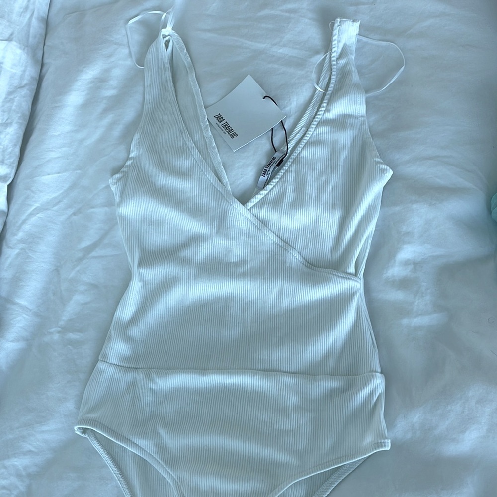 Brand New Zara White Ribbed Bodysuit Size Smaller - Picture 1 of 1